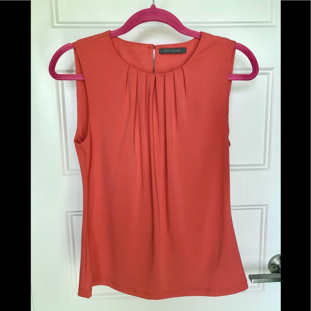 💜 2/$25 Orange Pleated Sleeveless Top Suzy Shier